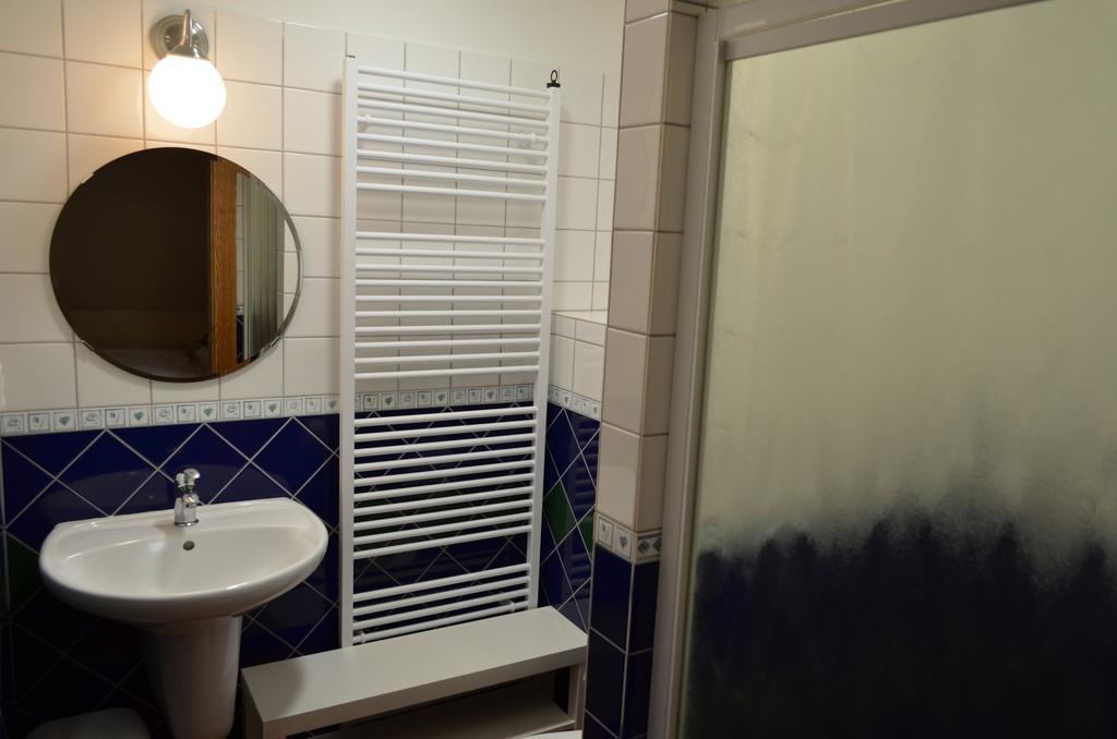 Restaurace A Penzion U Pešíků Červený Kostelec Habitación foto
